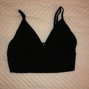 Black v neck crop top
